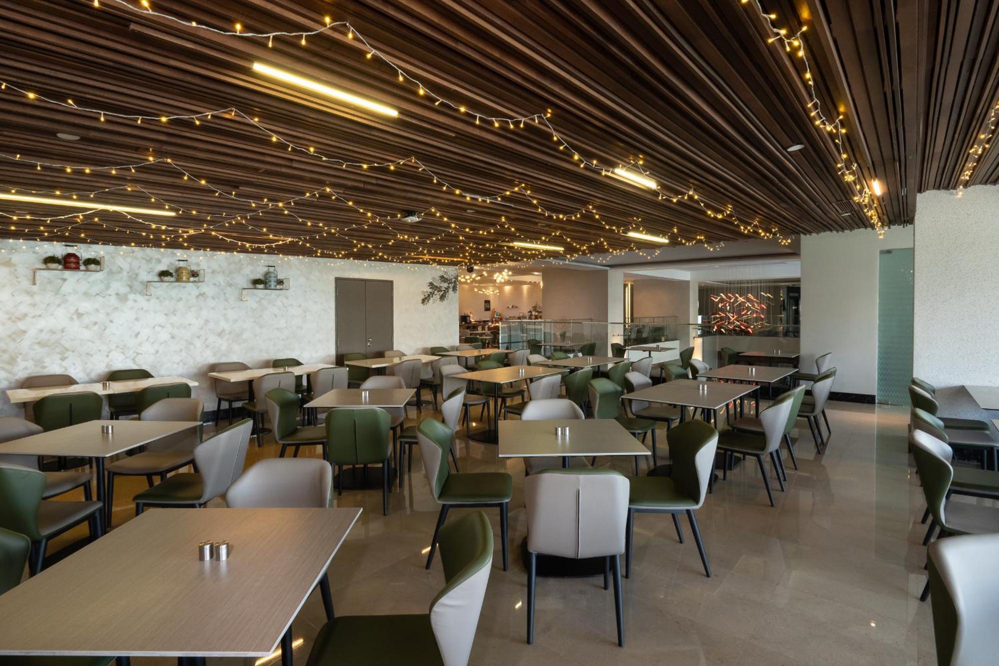 Olive Tree Hotel Penang Bayan Lepas Buitenkant foto